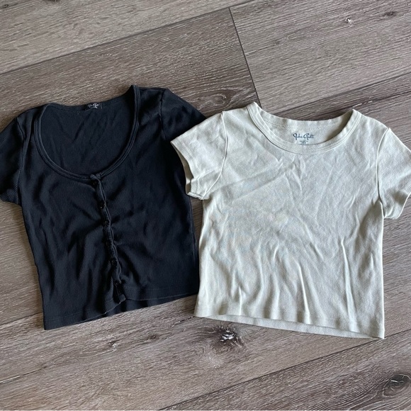 Brandy Melville set of 2 short sleeve T’s‎ Black button down Sage Green crewneck - Picture 1 of 4